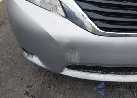 2014 Toyota Sienna Le V6 8 Passenger z USA, uszkodzony, nr VIN 5TDKK3DC1ES449006